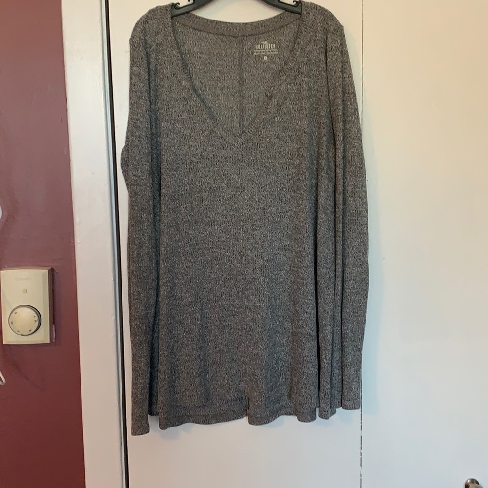 Hollister top